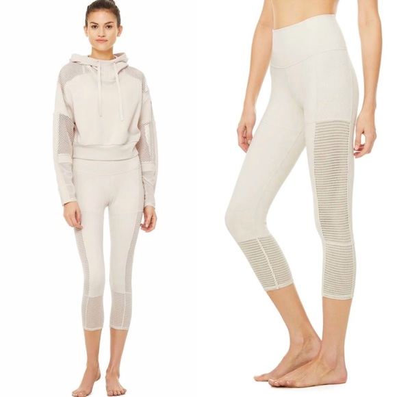 ALO Yoga Pants - Alo Yoga Off The Grid Capri Color Bone Size Small